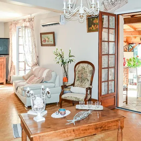 Stunning Home In Bergerac